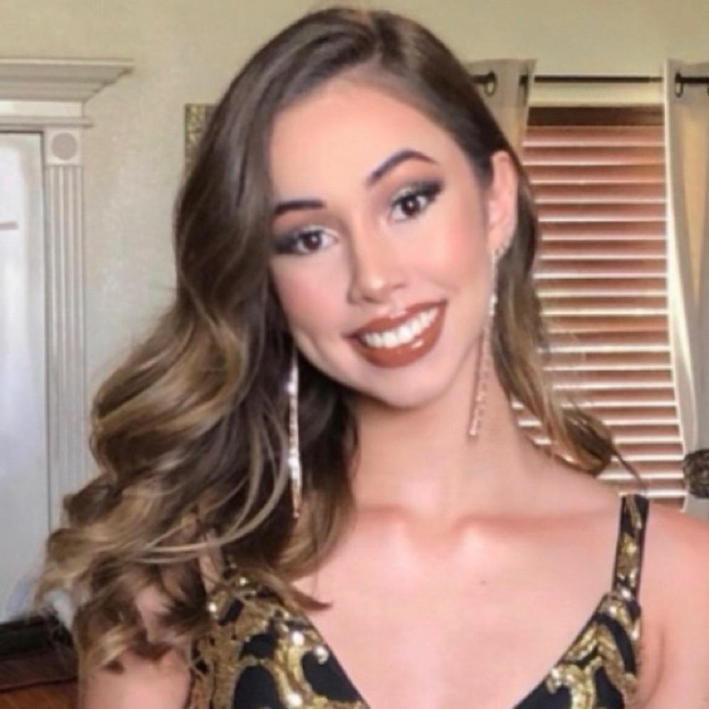 Meet your Posher, Alyssa